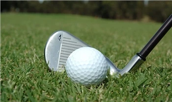 ¿CUÁN COMÚN ES UN HOYO EN UNO EN EL GOLF?